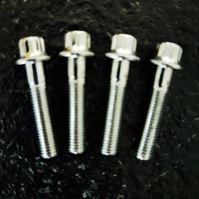 Slivery Finish DIN Standard M7 x 32 12 PT Schraube und M7 Nylon-Sperrmutter für BBS-Räder in Stahl Finish ZINK